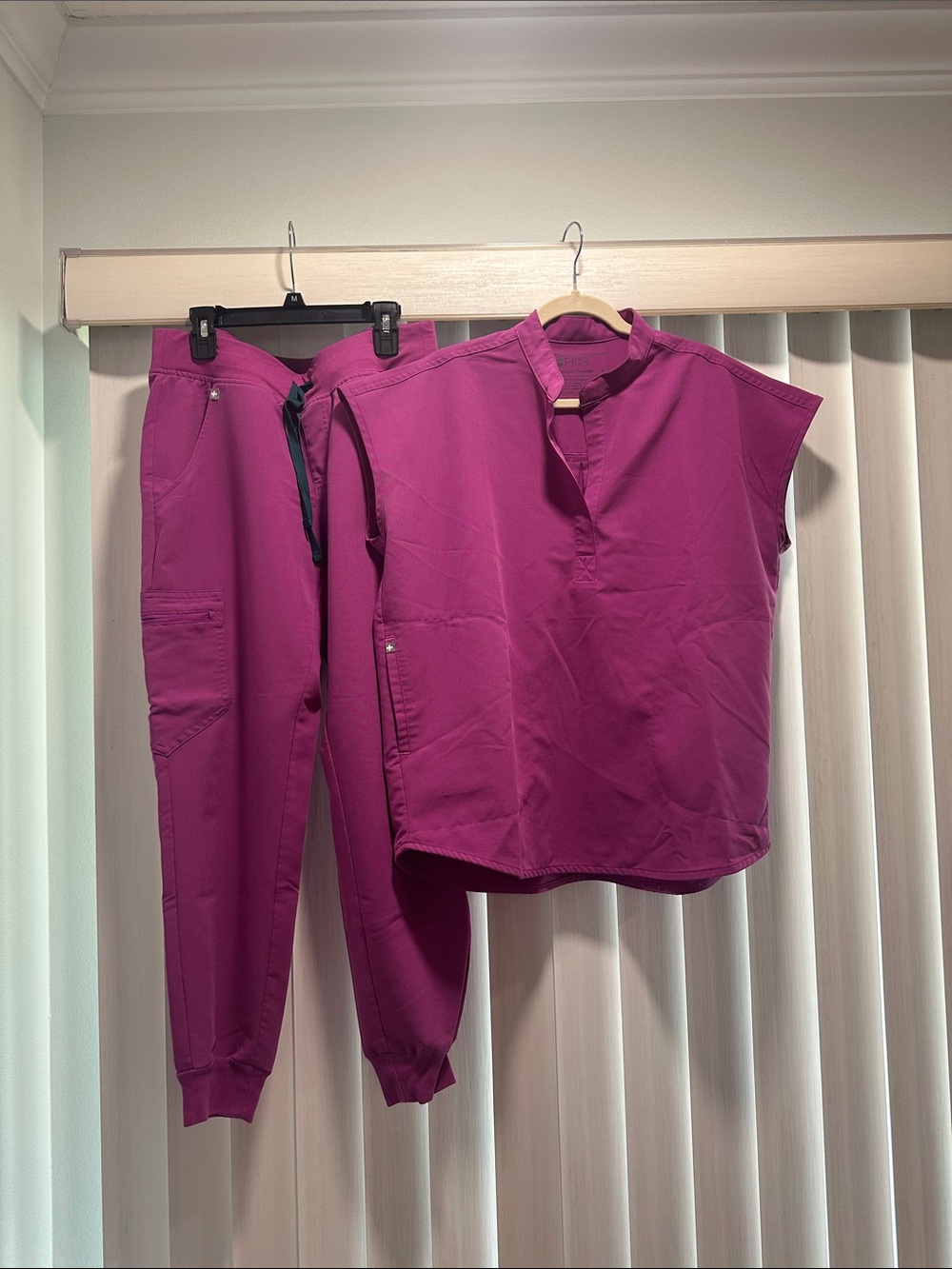 Figs Women's Magenta Jogger Scrub Set